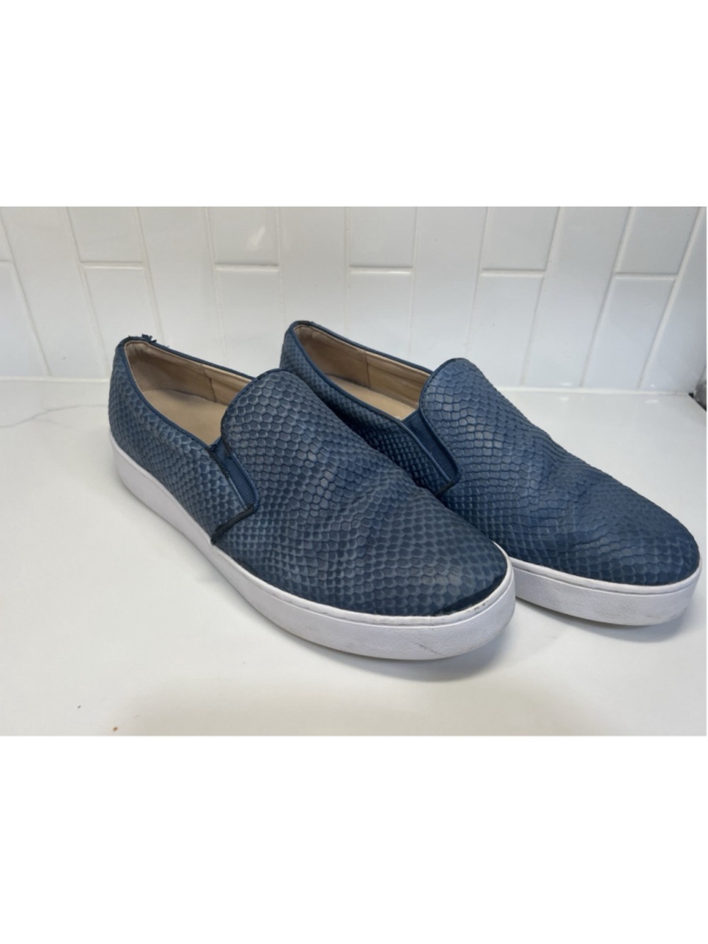 Vionic Slip On Sneakers Midi Blue Snake Women’s Size 9